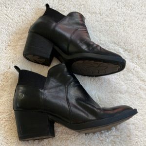 BORN Chelsa style ankle boot in black leather with gorgeous heels, size …